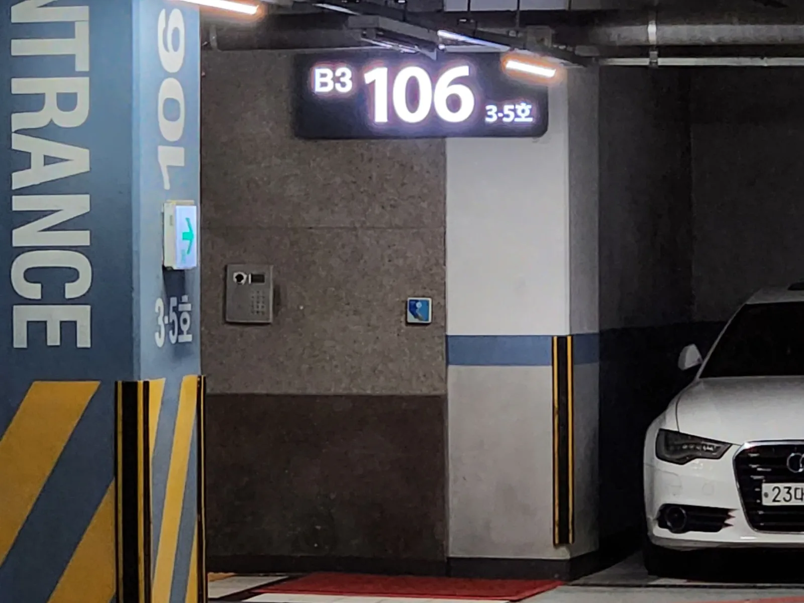 아파트 지하주차장 B3 106 3-5호 ENTRANCE LED 표시사인 근접 사진